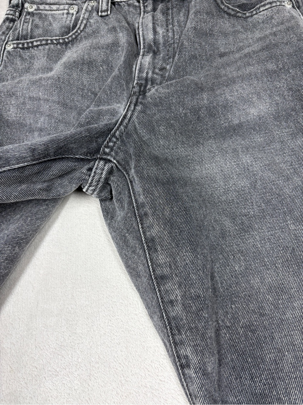 Levi’s Women’s Cinch Barrel Past Lives Black Raw Hem 100% Cotton Denim Jeans 25 - Picture 2 of 16